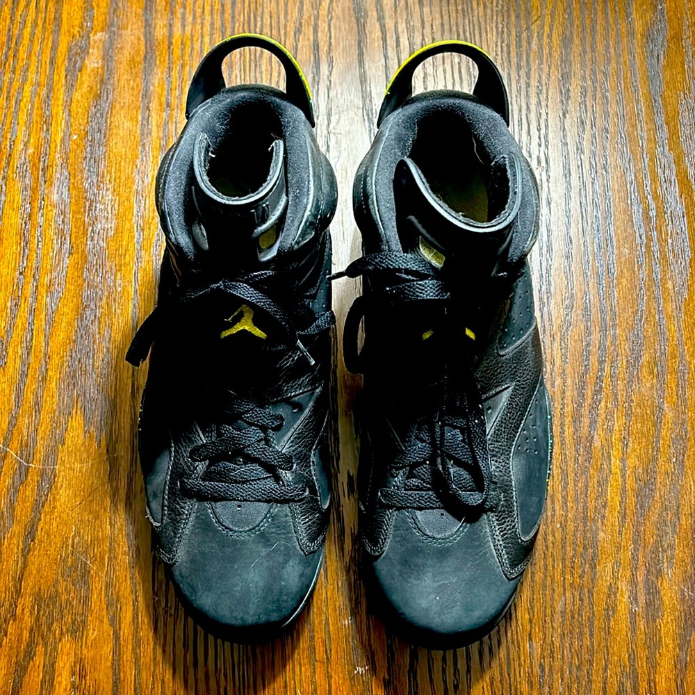 Used Like New!!! Jordan Retro 6 Brazil Pack 11.5”